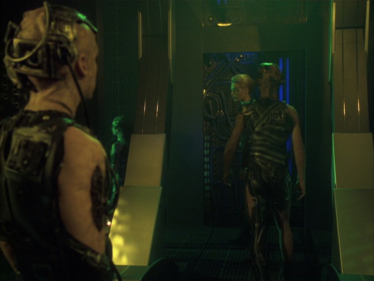 extant_StarTrek_VOY_6x16-Collective_01099.jpg
