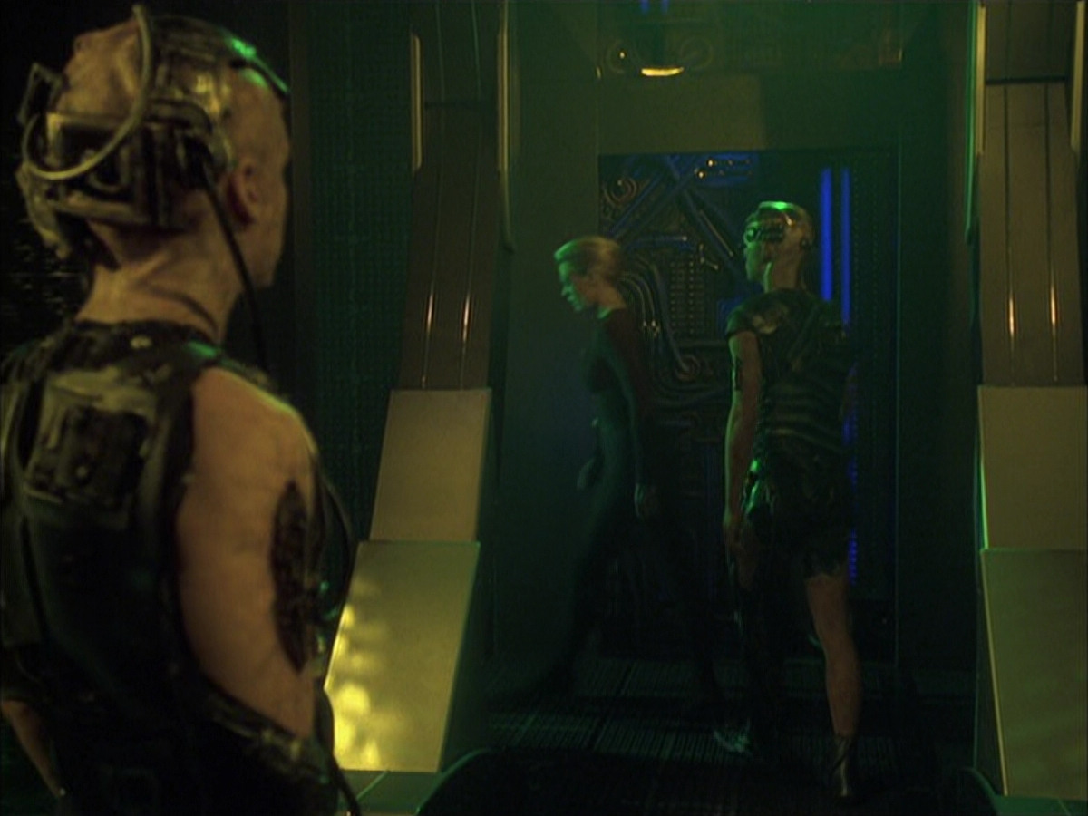 extant_StarTrek_VOY_6x16-Collective_01100.jpg