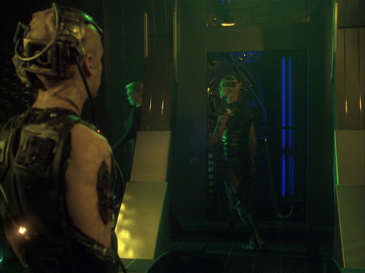 extant_StarTrek_VOY_6x16-Collective_01101.jpg
