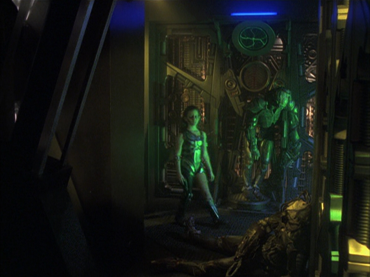 extant_StarTrek_VOY_6x16-Collective_01105.jpg