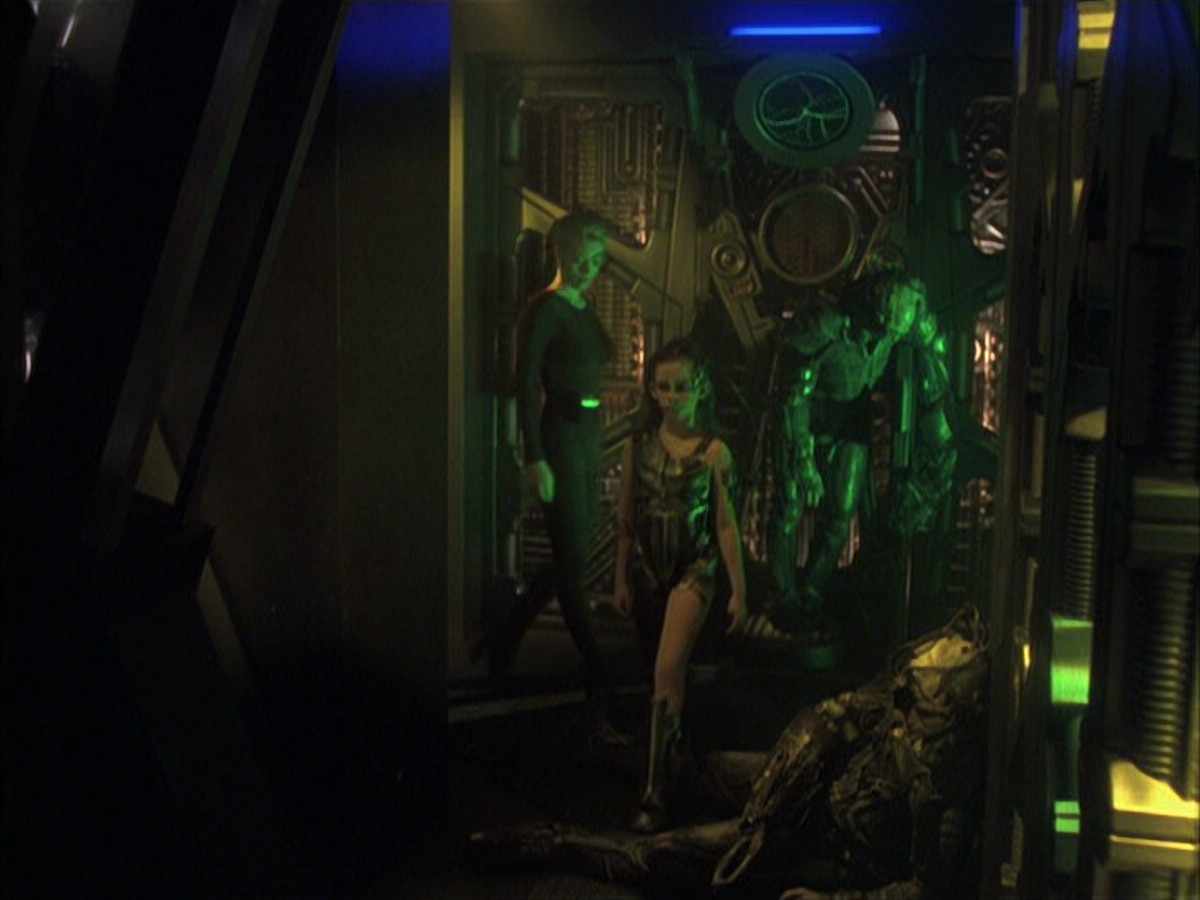 extant_StarTrek_VOY_6x16-Collective_01107.jpg