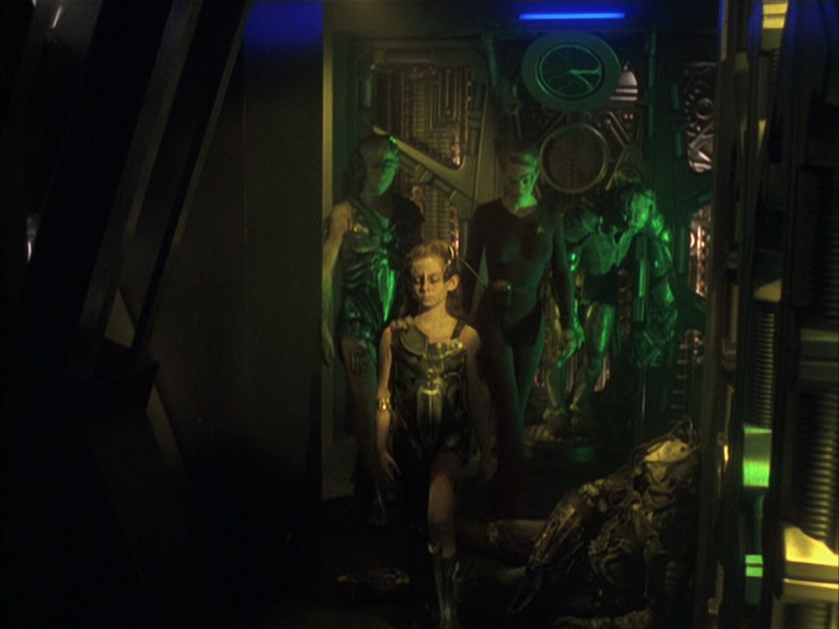 extant_StarTrek_VOY_6x16-Collective_01109.jpg