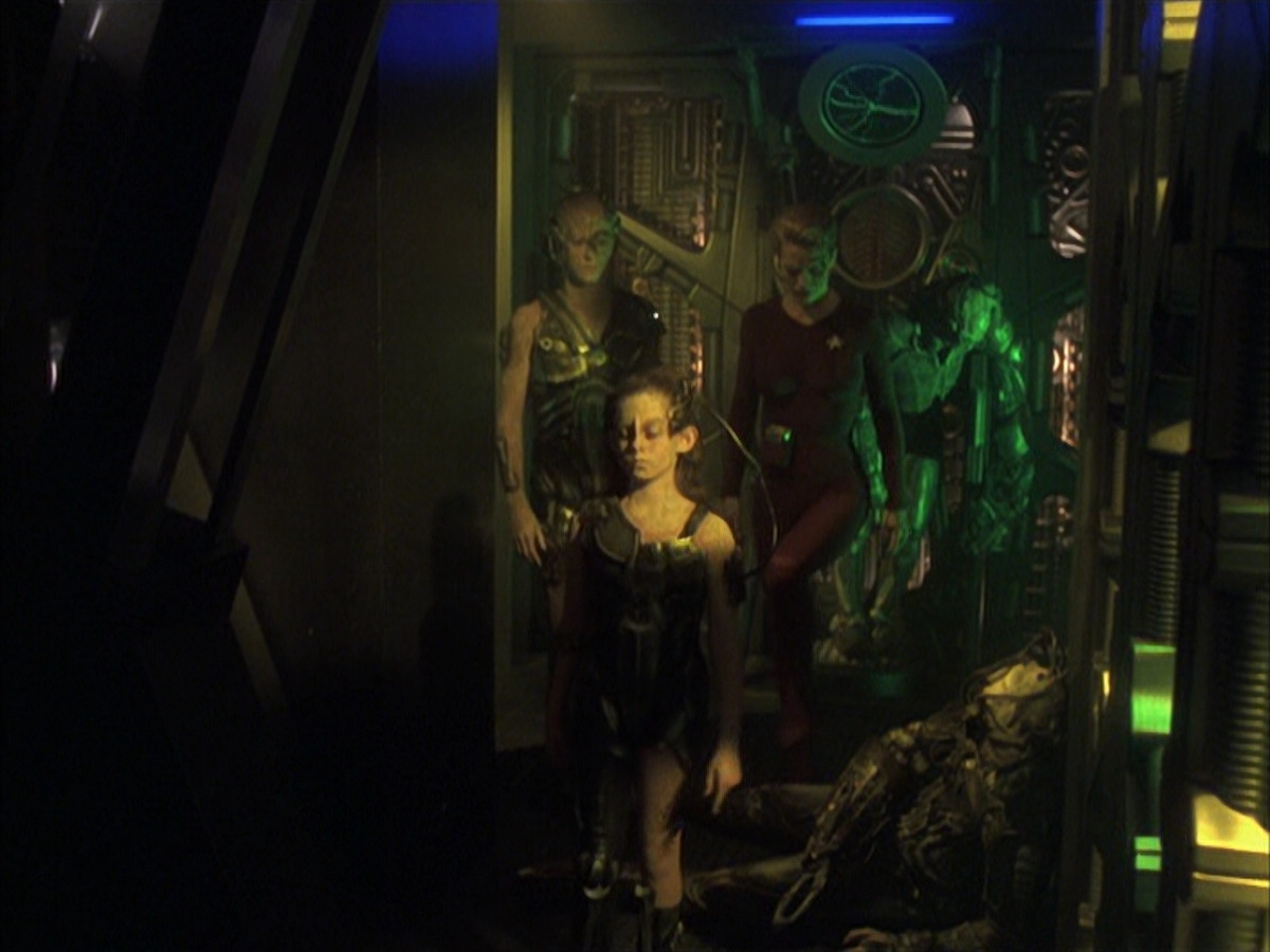 extant_StarTrek_VOY_6x16-Collective_01110.jpg