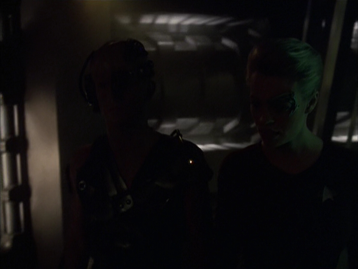 extant_StarTrek_VOY_6x16-Collective_01124.jpg