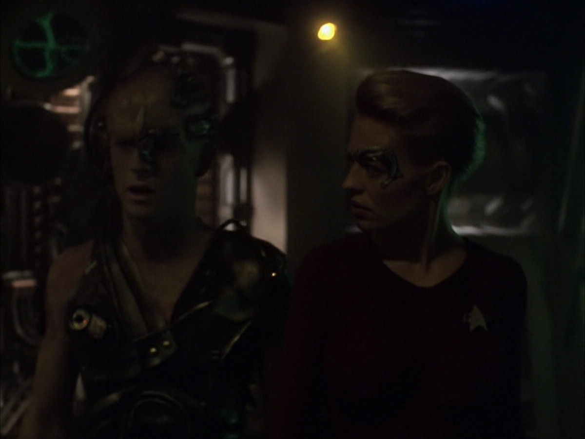 extant_StarTrek_VOY_6x16-Collective_01128.jpg