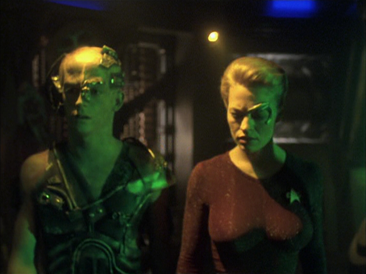 extant_StarTrek_VOY_6x16-Collective_01130.jpg