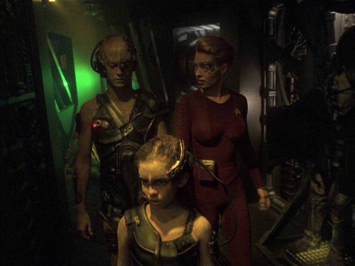 extant_StarTrek_VOY_6x16-Collective_01143.jpg