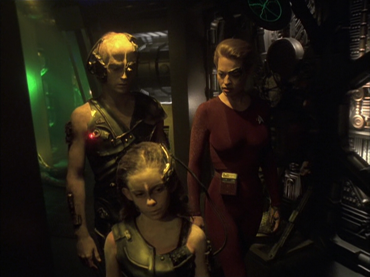 extant_StarTrek_VOY_6x16-Collective_01145.jpg