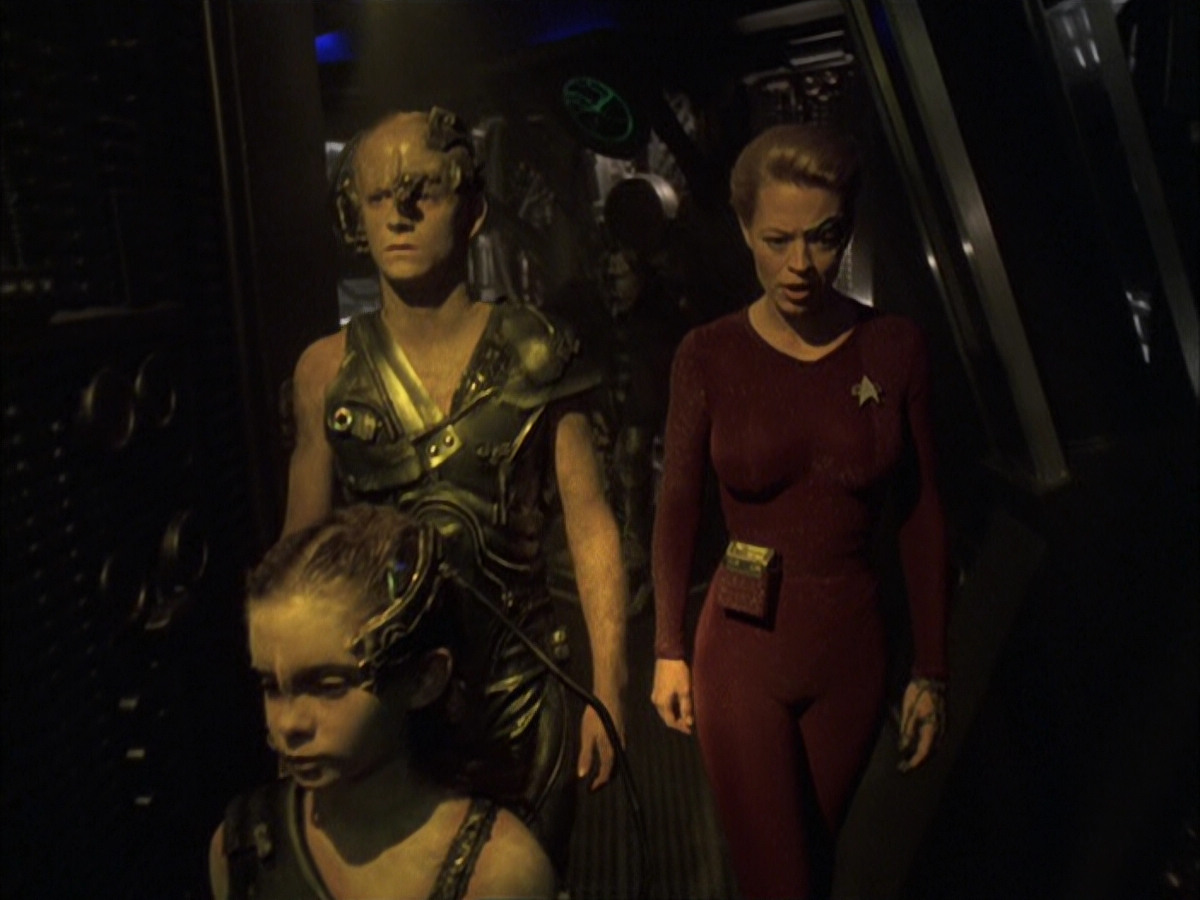 extant_StarTrek_VOY_6x16-Collective_01150.jpg