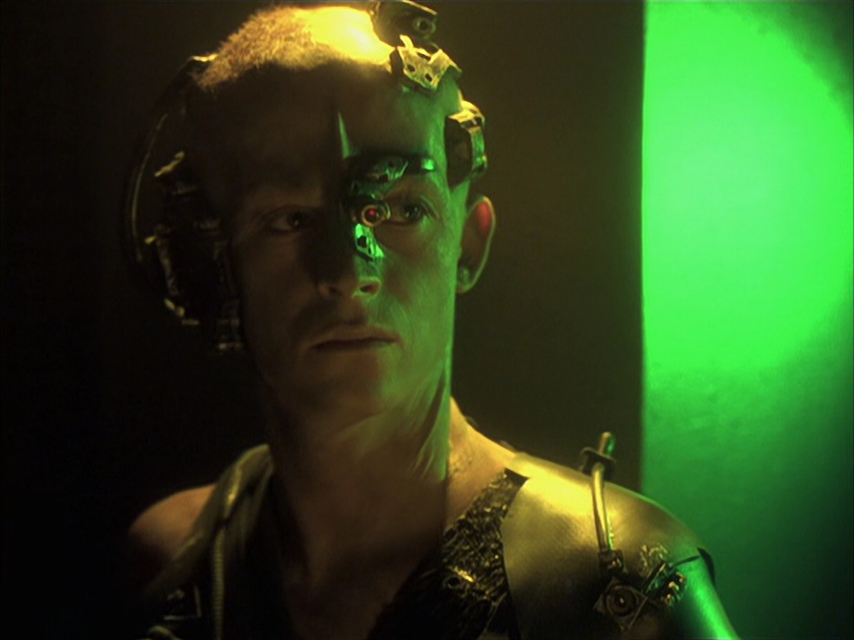 extant_StarTrek_VOY_6x16-Collective_01156.jpg