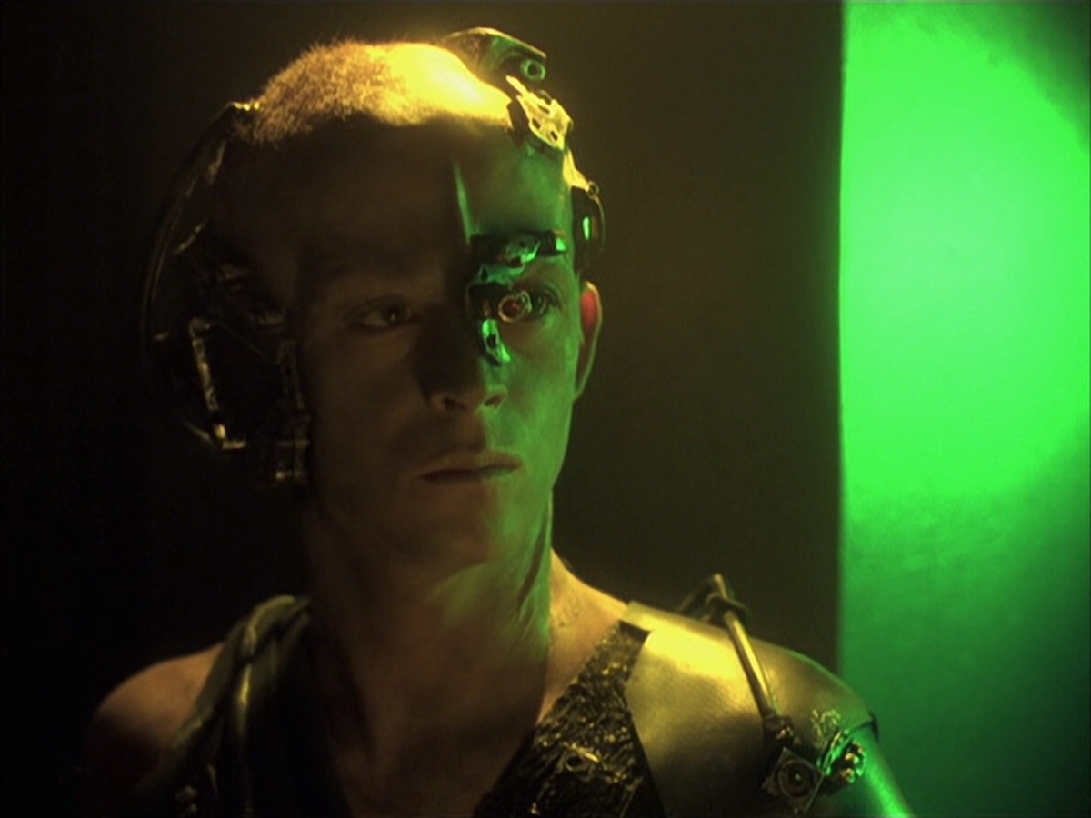 extant_StarTrek_VOY_6x16-Collective_01157.jpg