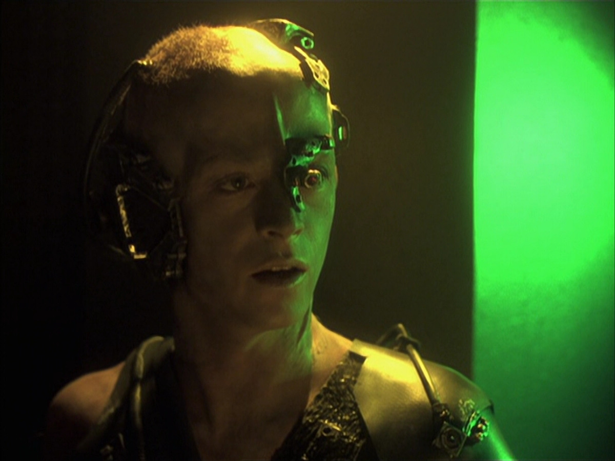 extant_StarTrek_VOY_6x16-Collective_01159.jpg