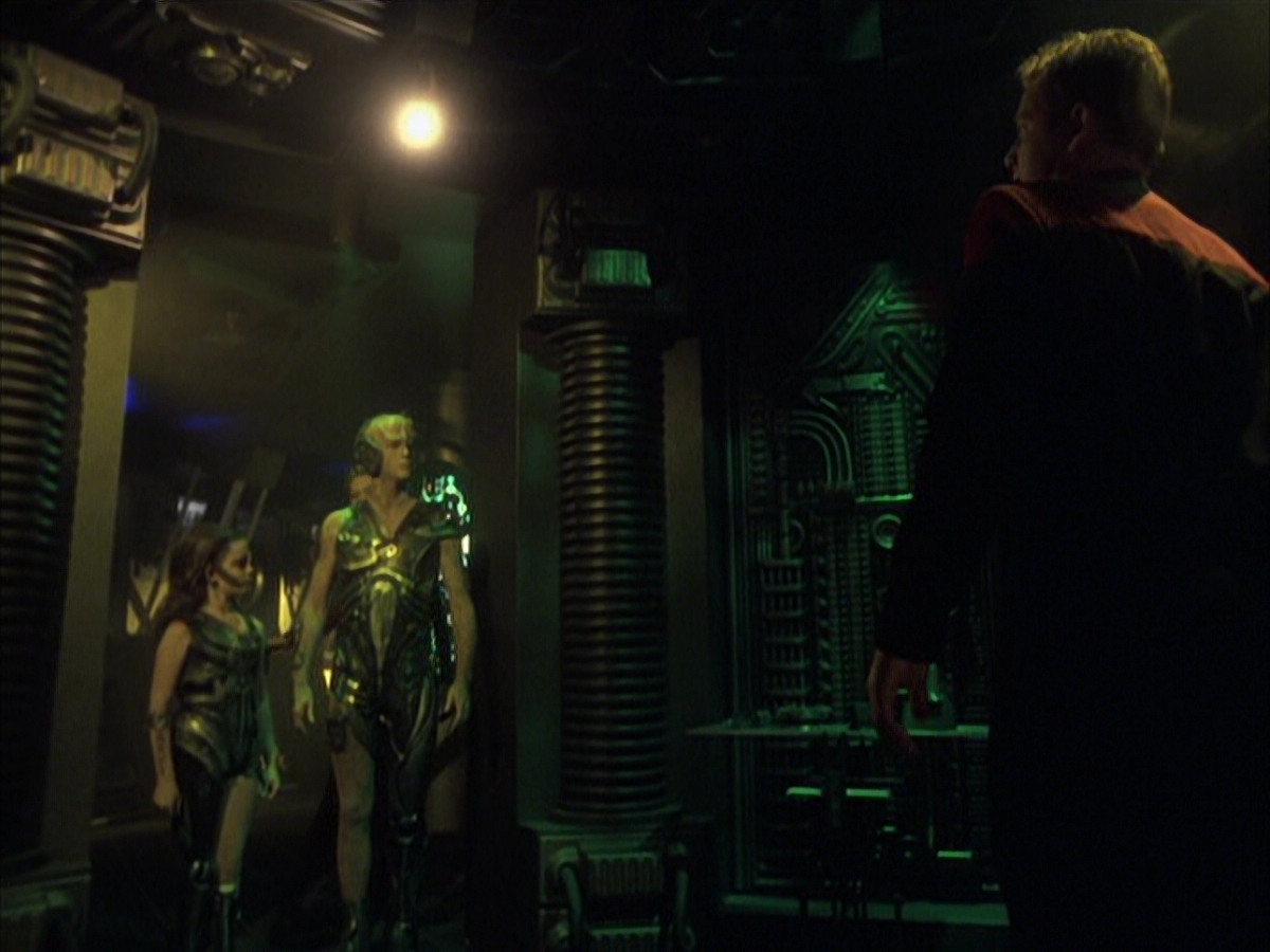 extant_StarTrek_VOY_6x16-Collective_01183.jpg