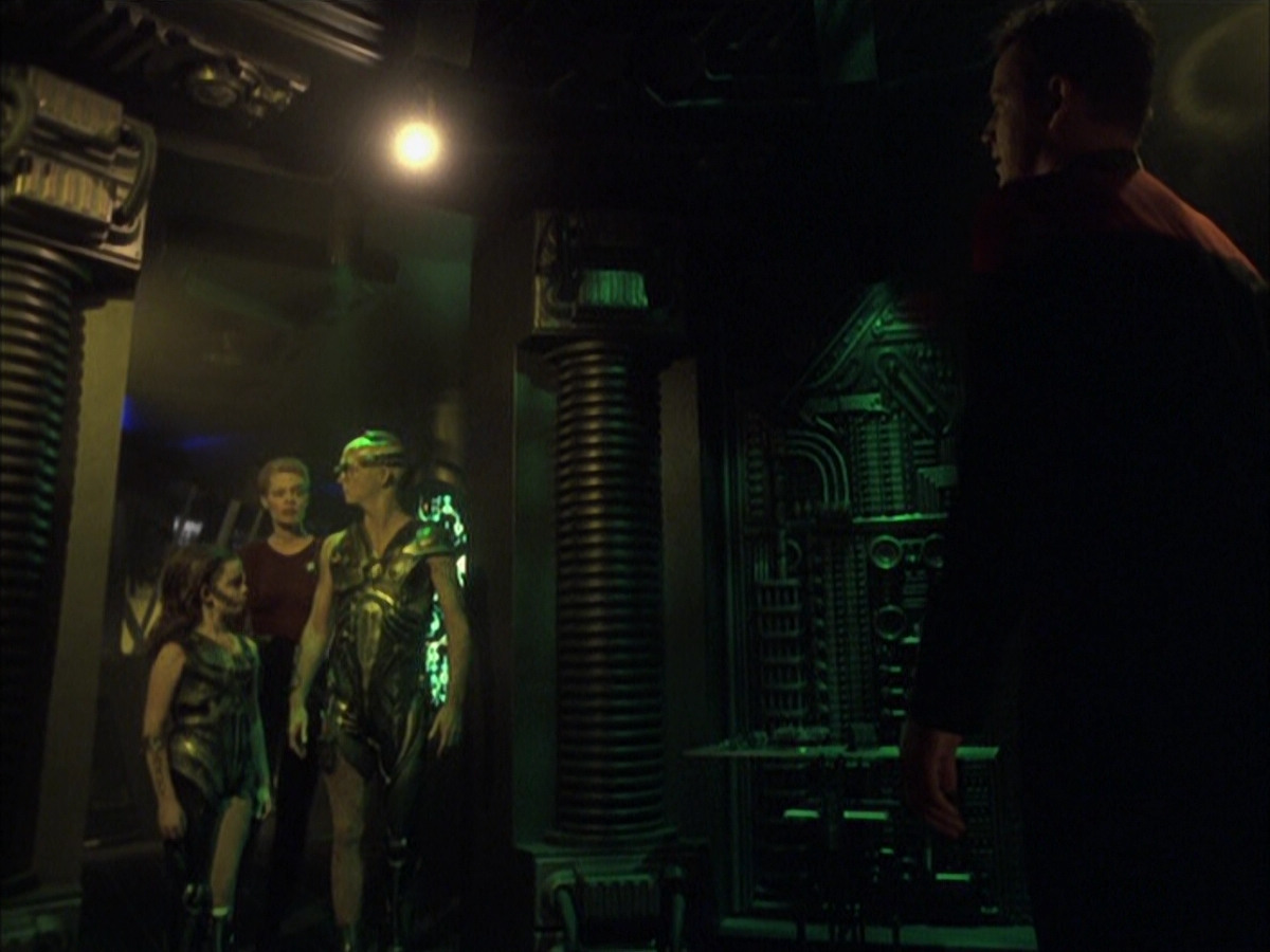 extant_StarTrek_VOY_6x16-Collective_01184.jpg