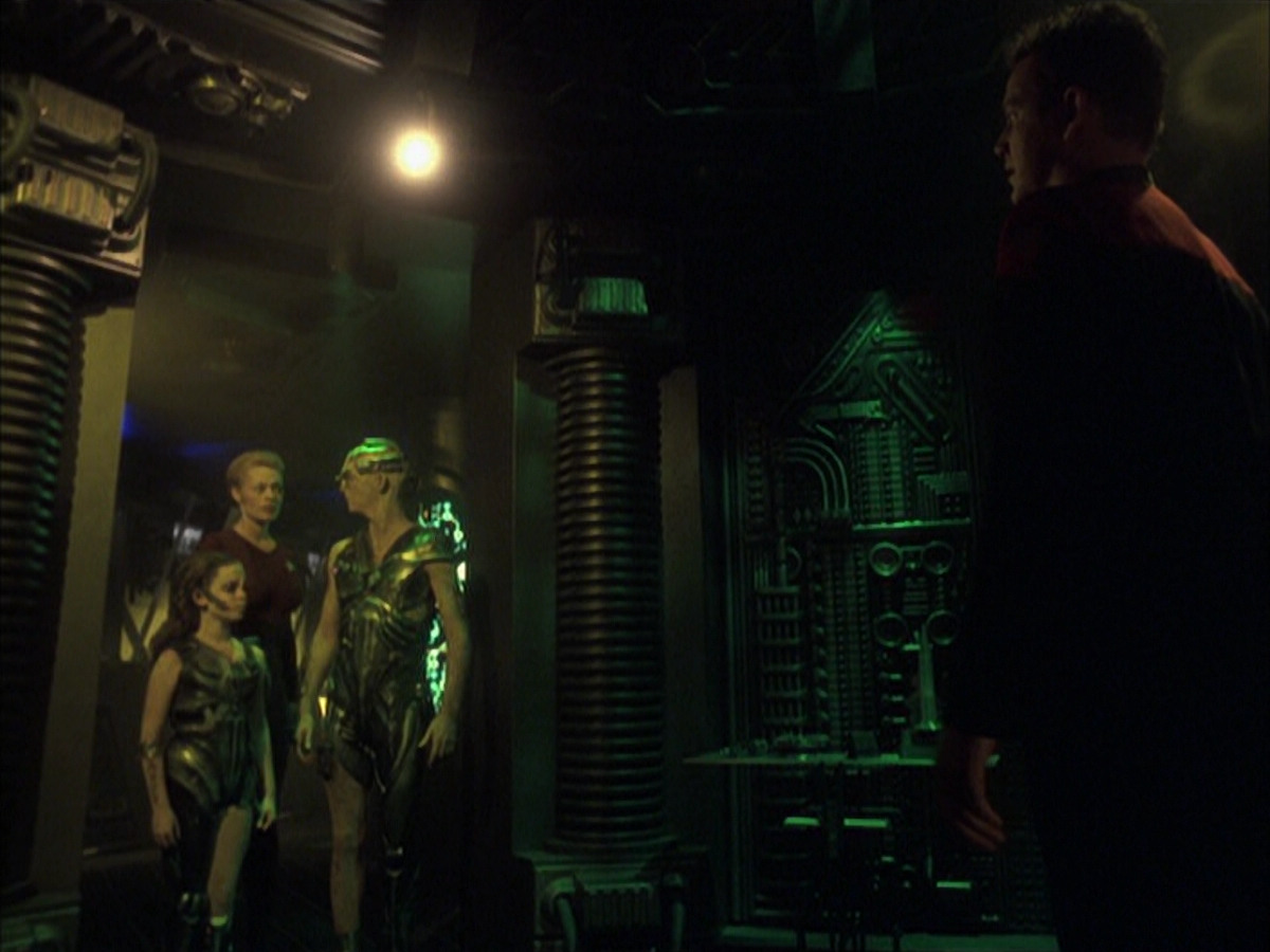 extant_StarTrek_VOY_6x16-Collective_01188.jpg