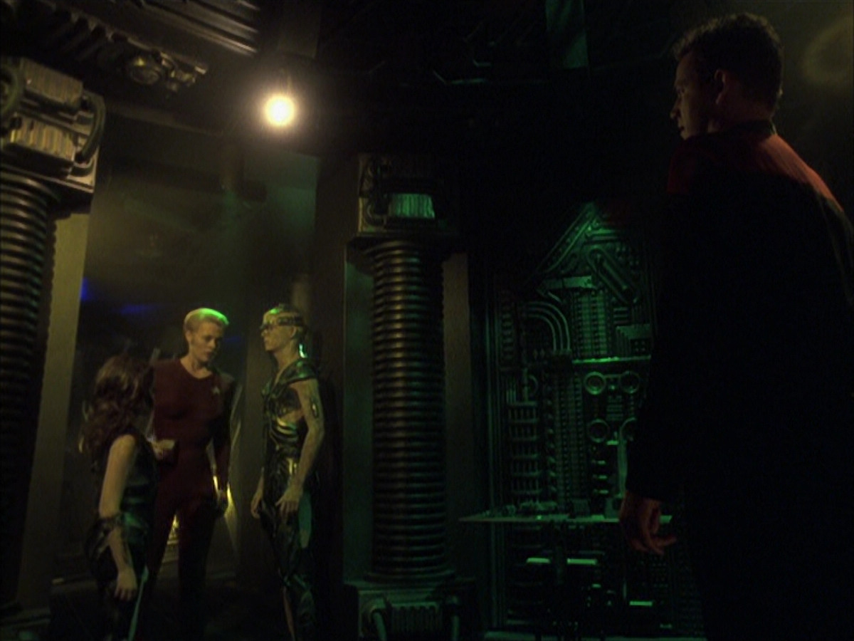 extant_StarTrek_VOY_6x16-Collective_01196.jpg