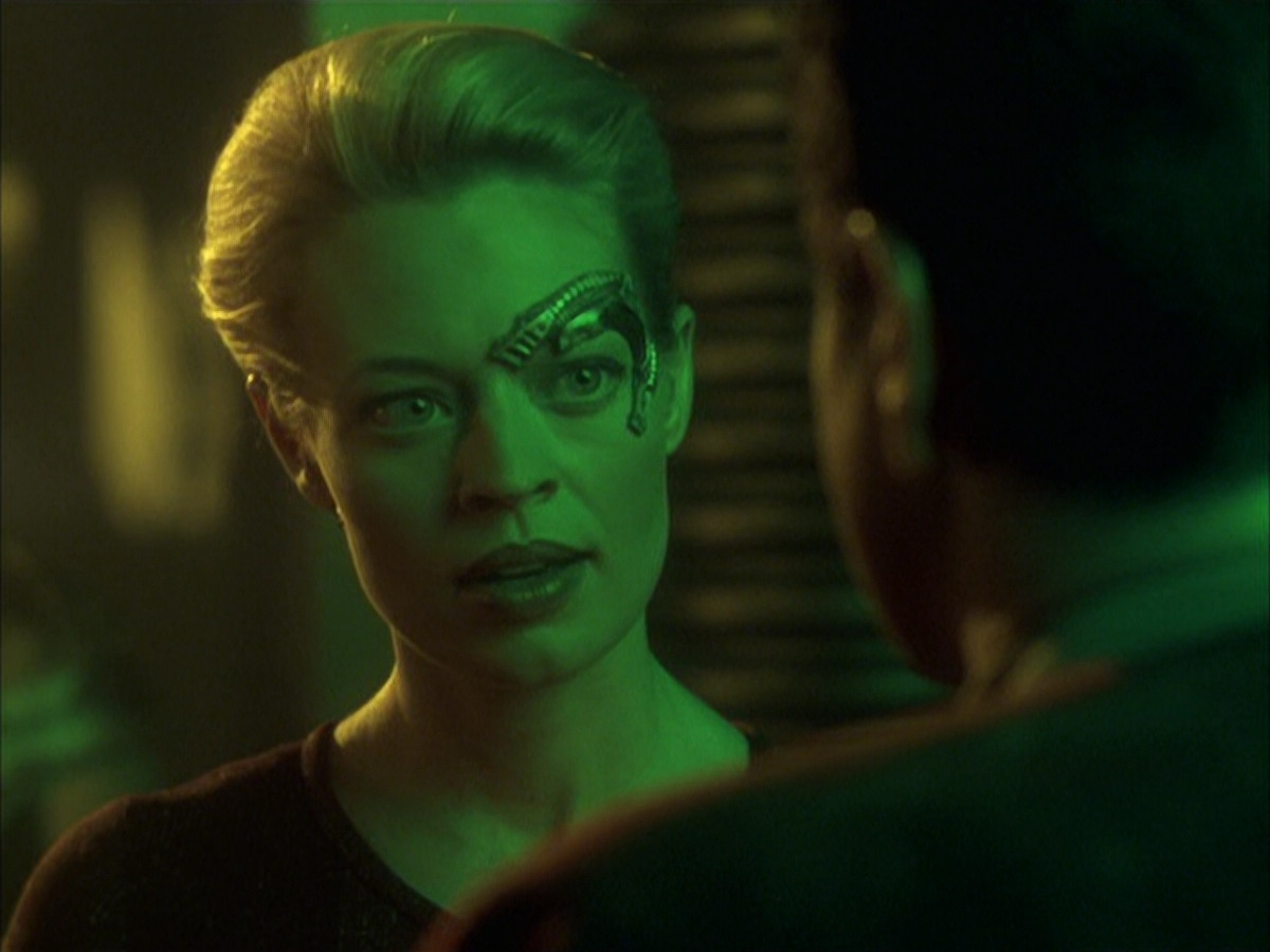 extant_StarTrek_VOY_6x16-Collective_01208.jpg