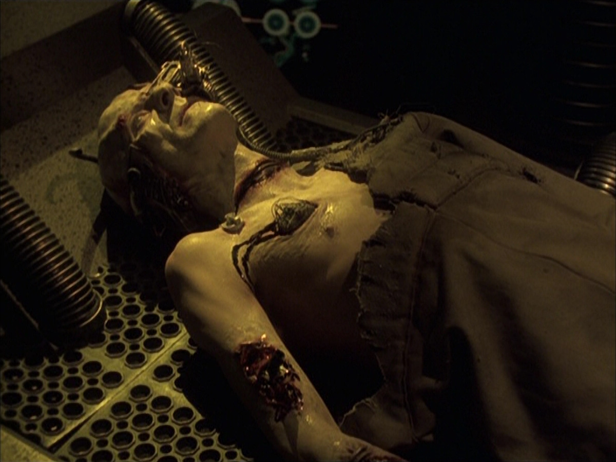 extant_StarTrek_VOY_6x16-Collective_01216.jpg