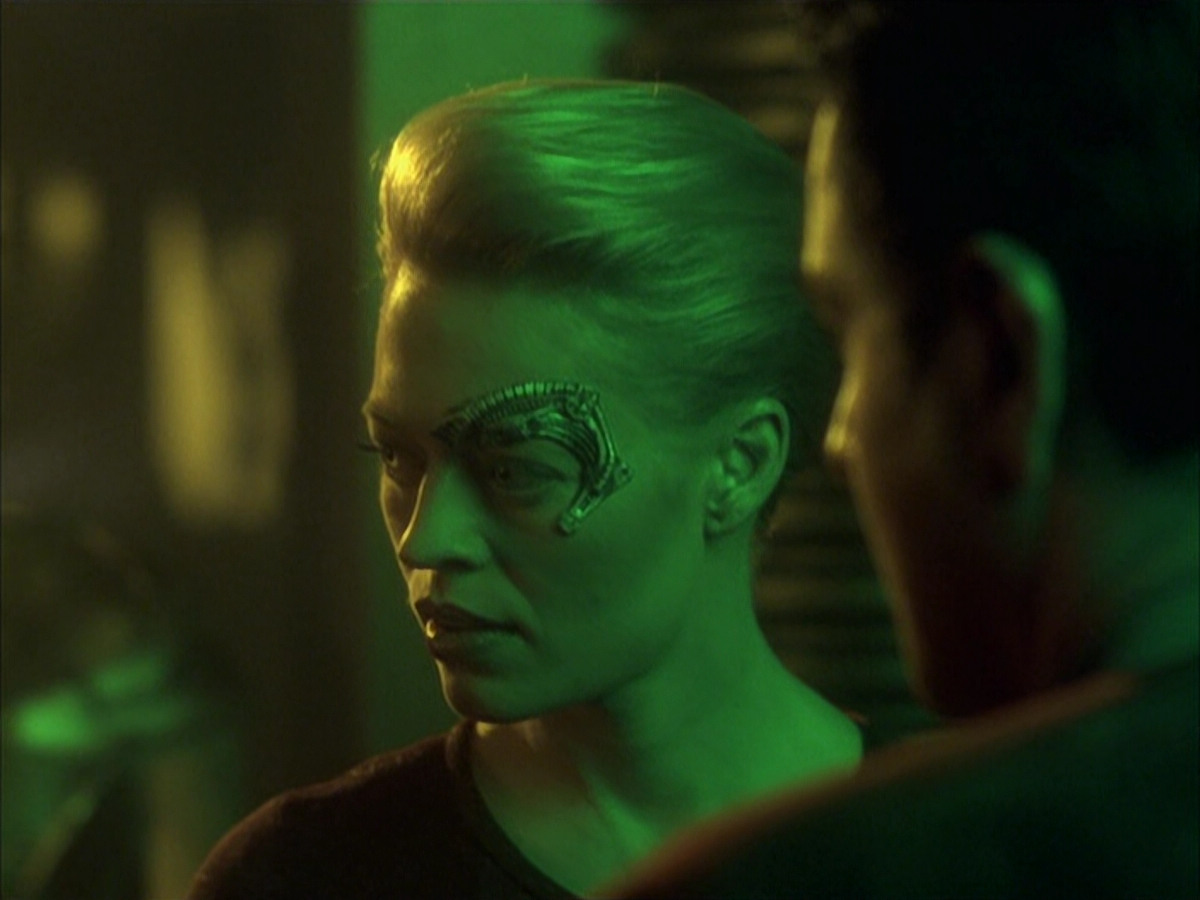 extant_StarTrek_VOY_6x16-Collective_01221.jpg