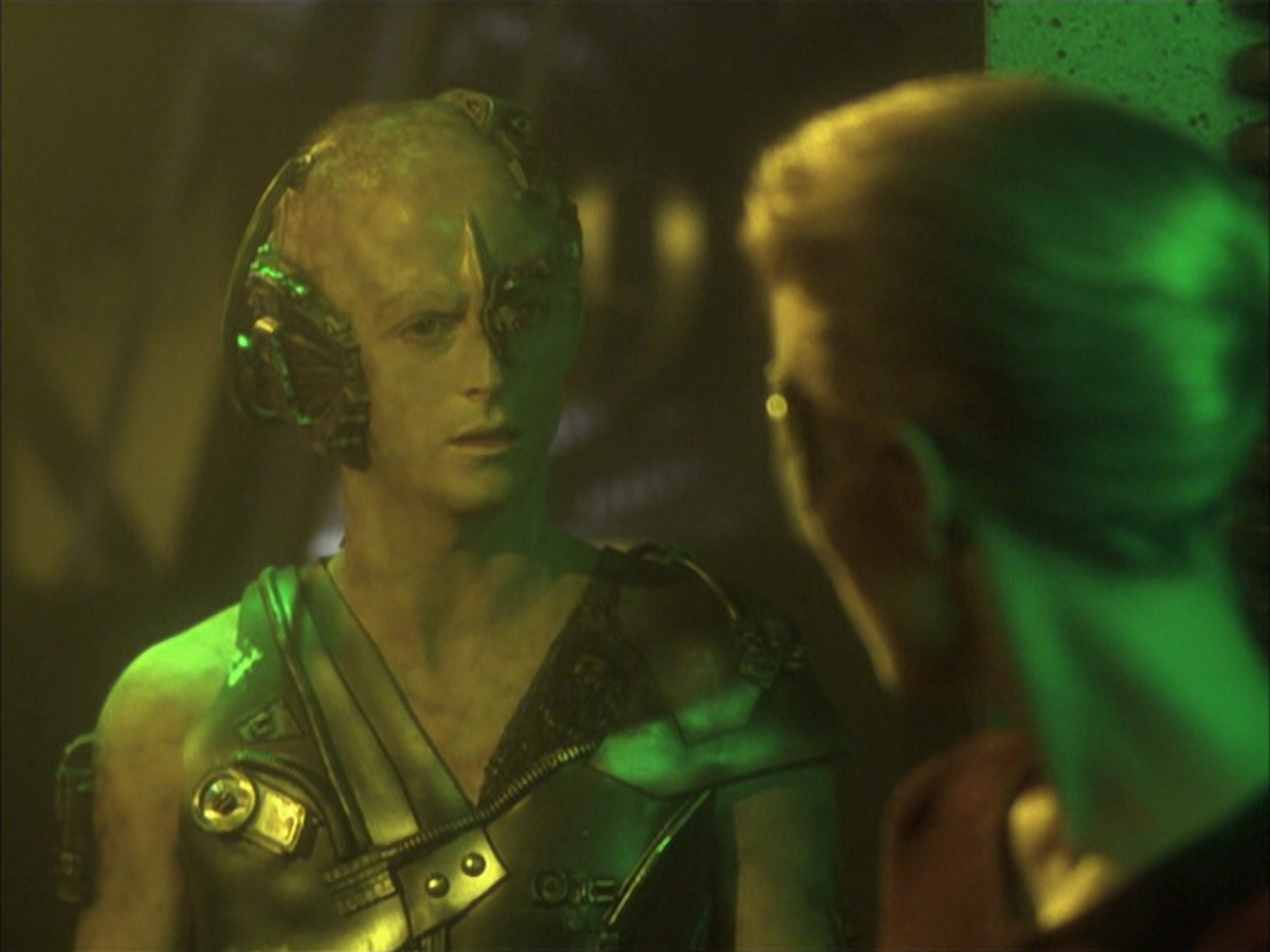 extant_StarTrek_VOY_6x16-Collective_01224.jpg