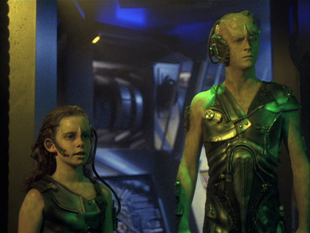 extant_StarTrek_VOY_6x16-Collective_01231.jpg