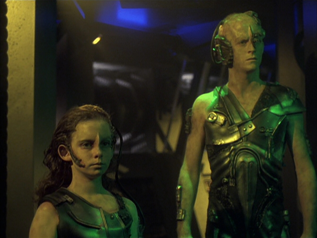 extant_StarTrek_VOY_6x16-Collective_01234.jpg