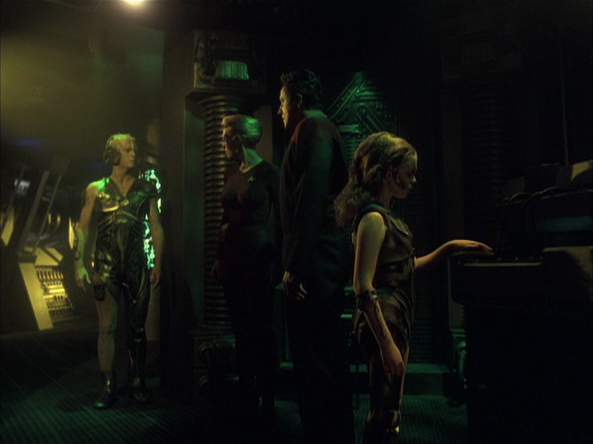extant_StarTrek_VOY_6x16-Collective_01242.jpg