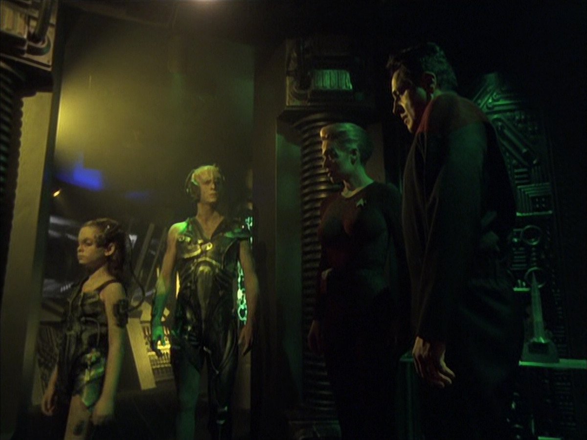 extant_StarTrek_VOY_6x16-Collective_01252.jpg