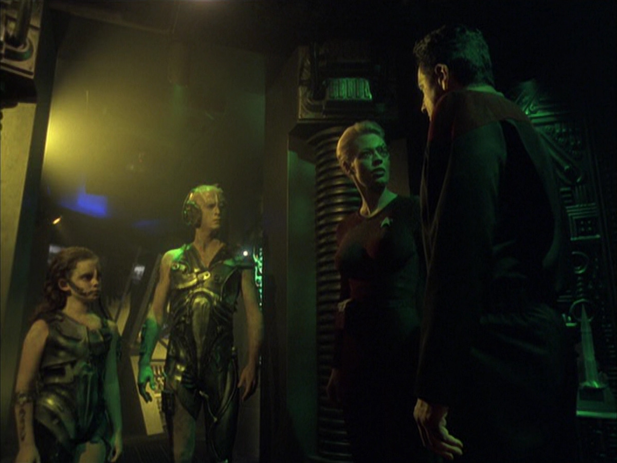 extant_StarTrek_VOY_6x16-Collective_01256.jpg