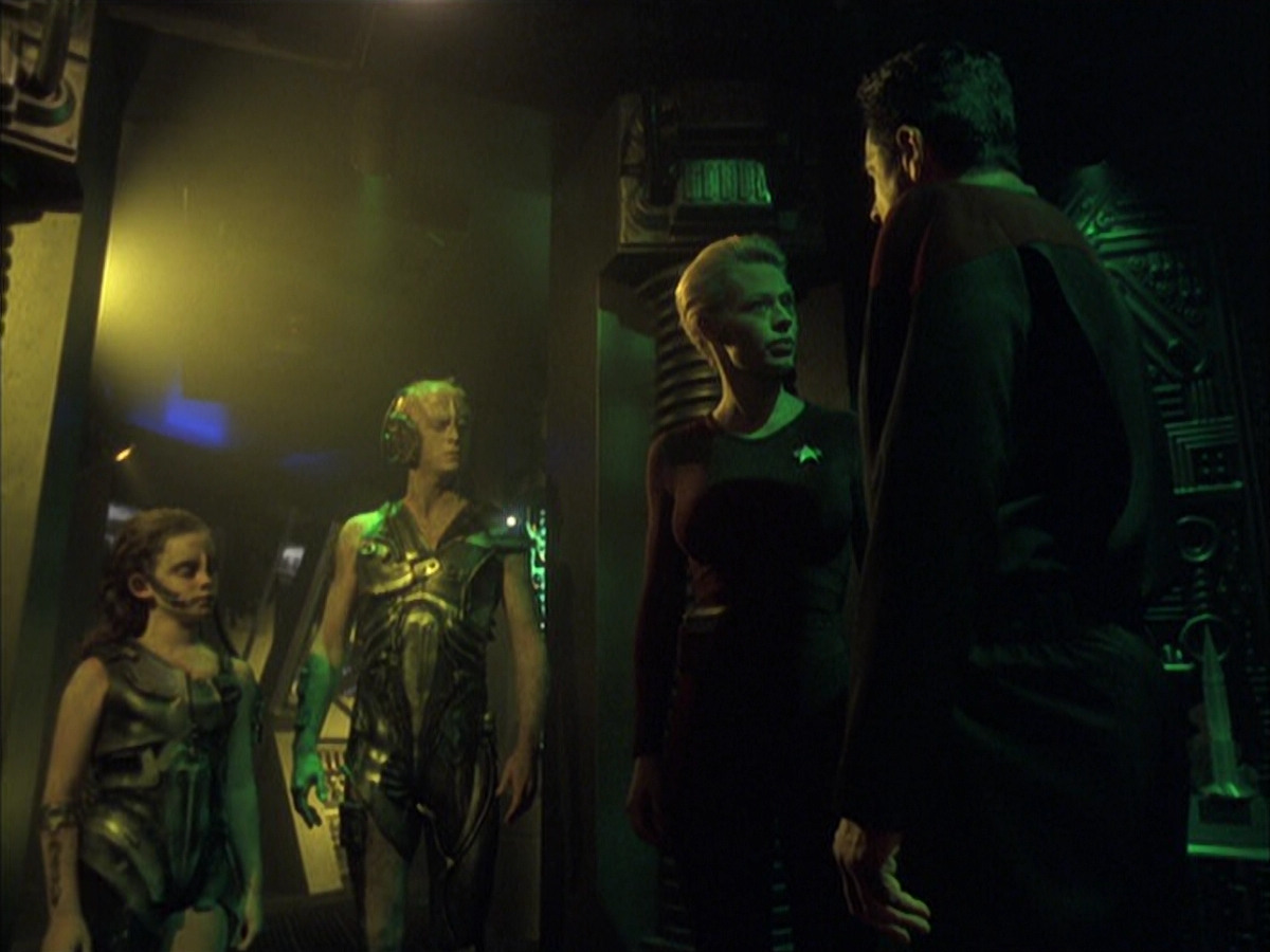 extant_StarTrek_VOY_6x16-Collective_01258.jpg