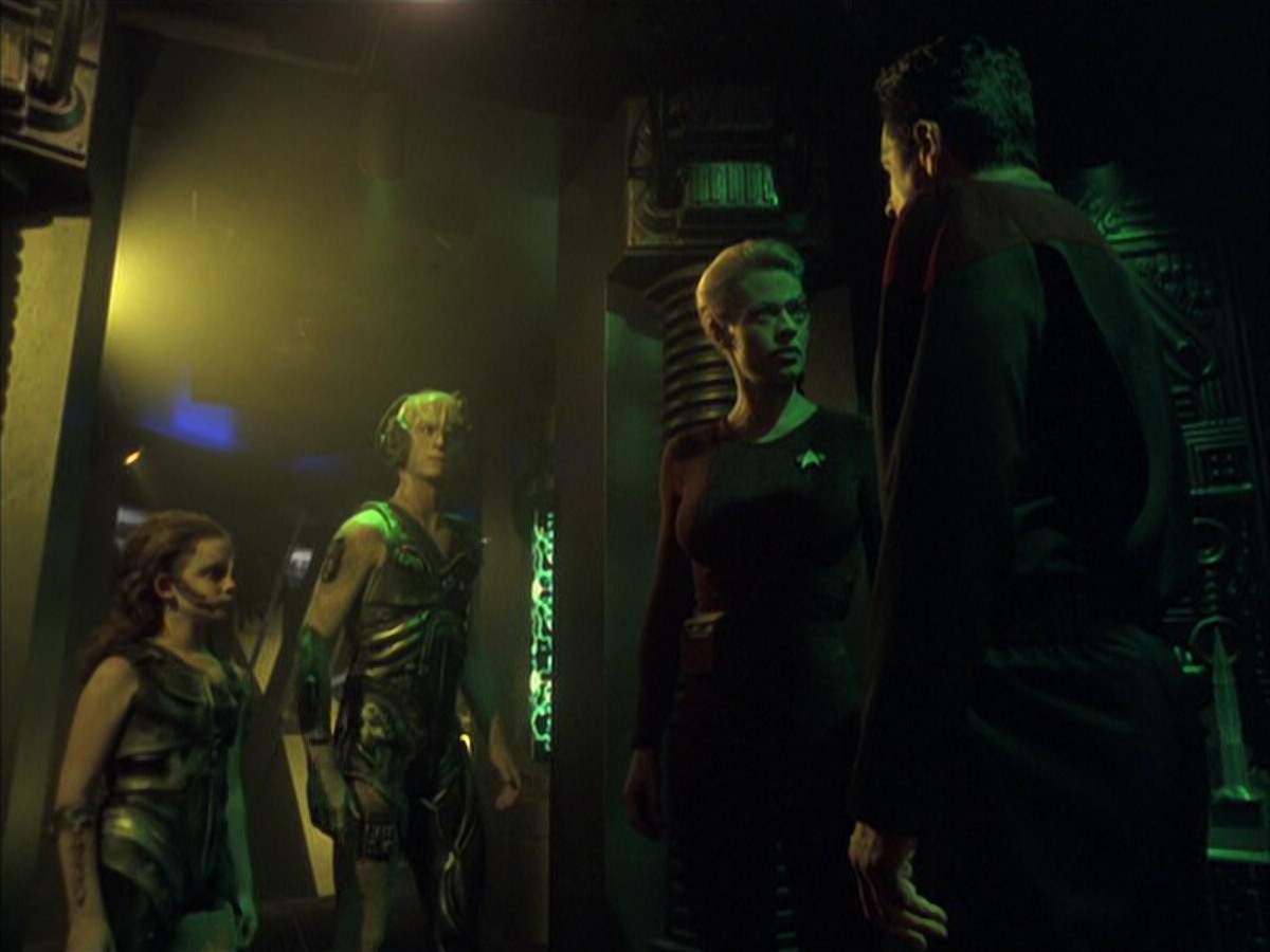 extant_StarTrek_VOY_6x16-Collective_01262.jpg