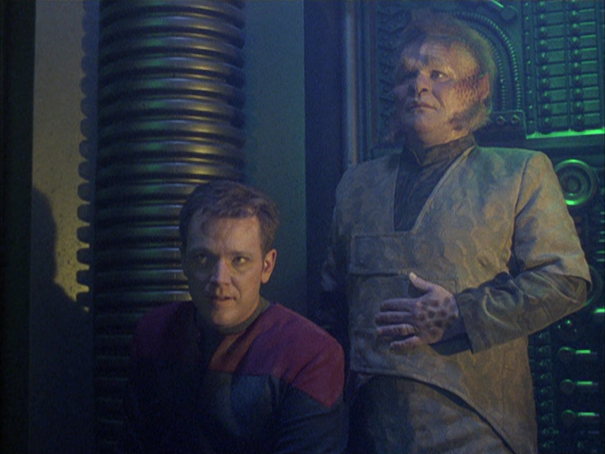 extant_StarTrek_VOY_6x16-Collective_01279.jpg