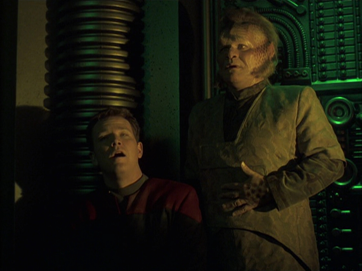extant_StarTrek_VOY_6x16-Collective_01282.jpg
