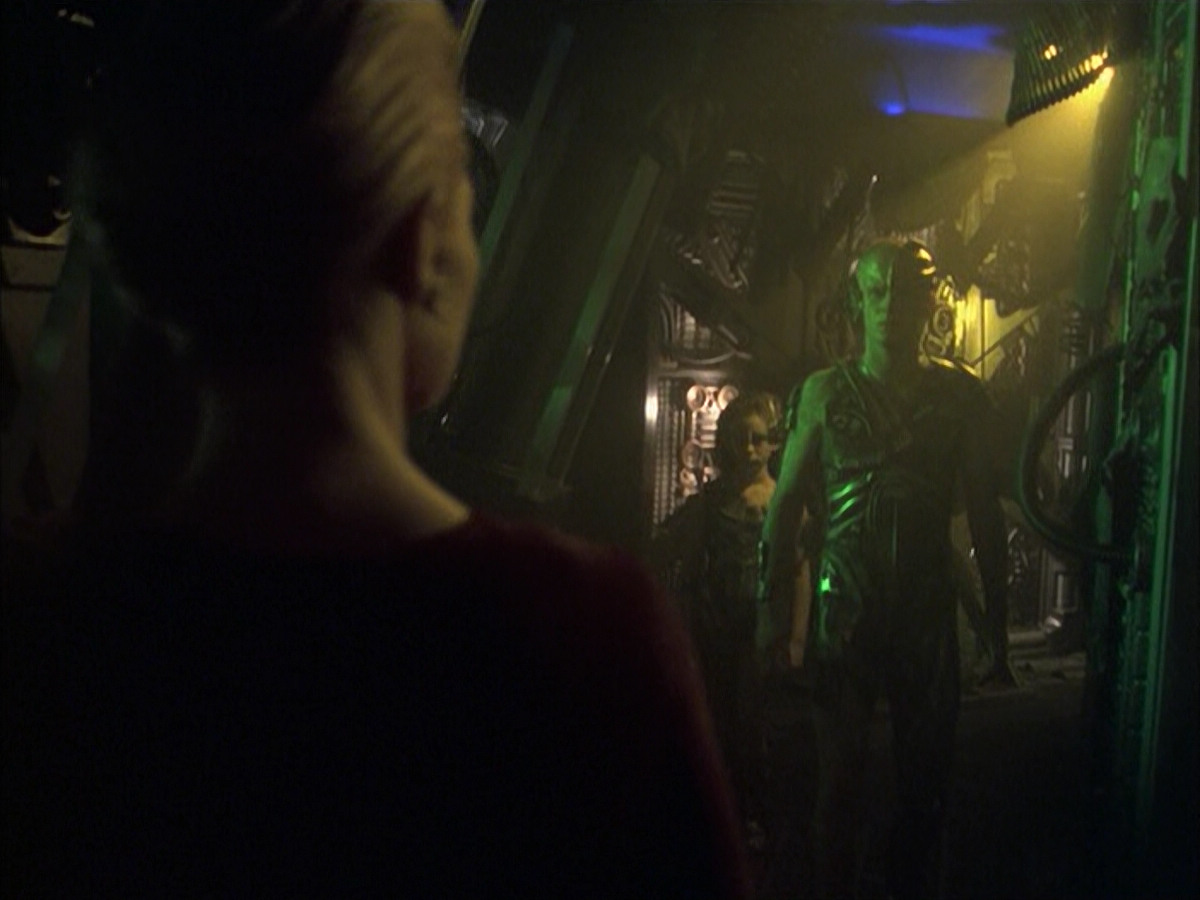 extant_StarTrek_VOY_6x16-Collective_01285.jpg