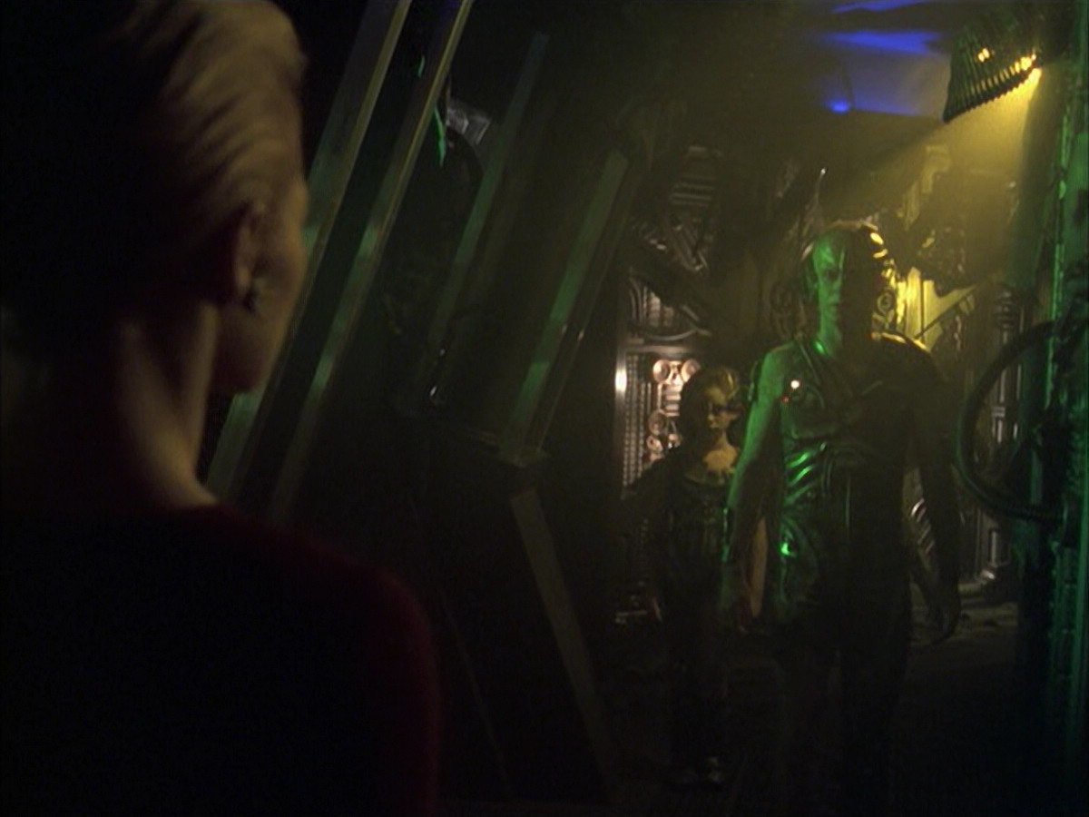 extant_StarTrek_VOY_6x16-Collective_01286.jpg