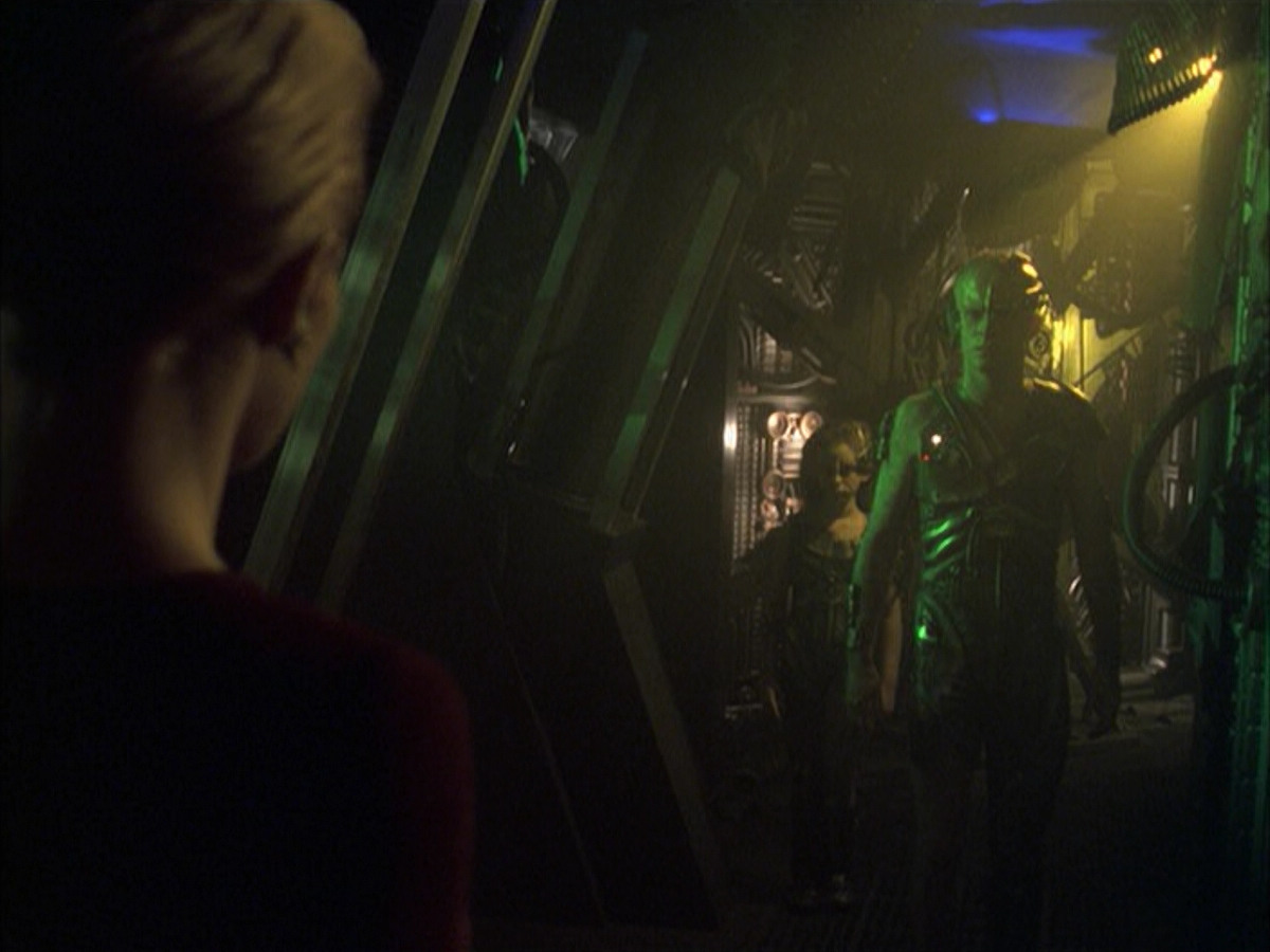 extant_StarTrek_VOY_6x16-Collective_01288.jpg