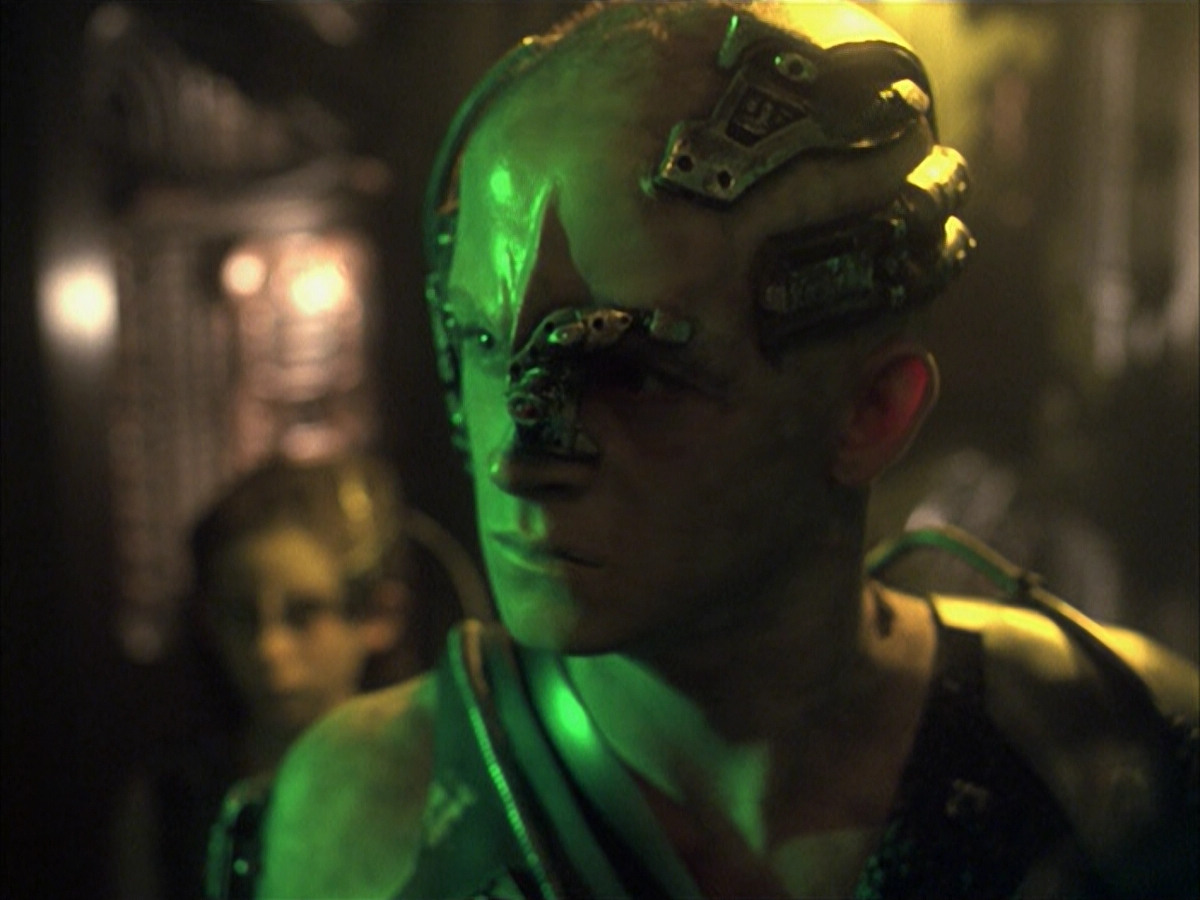 extant_StarTrek_VOY_6x16-Collective_01295.jpg