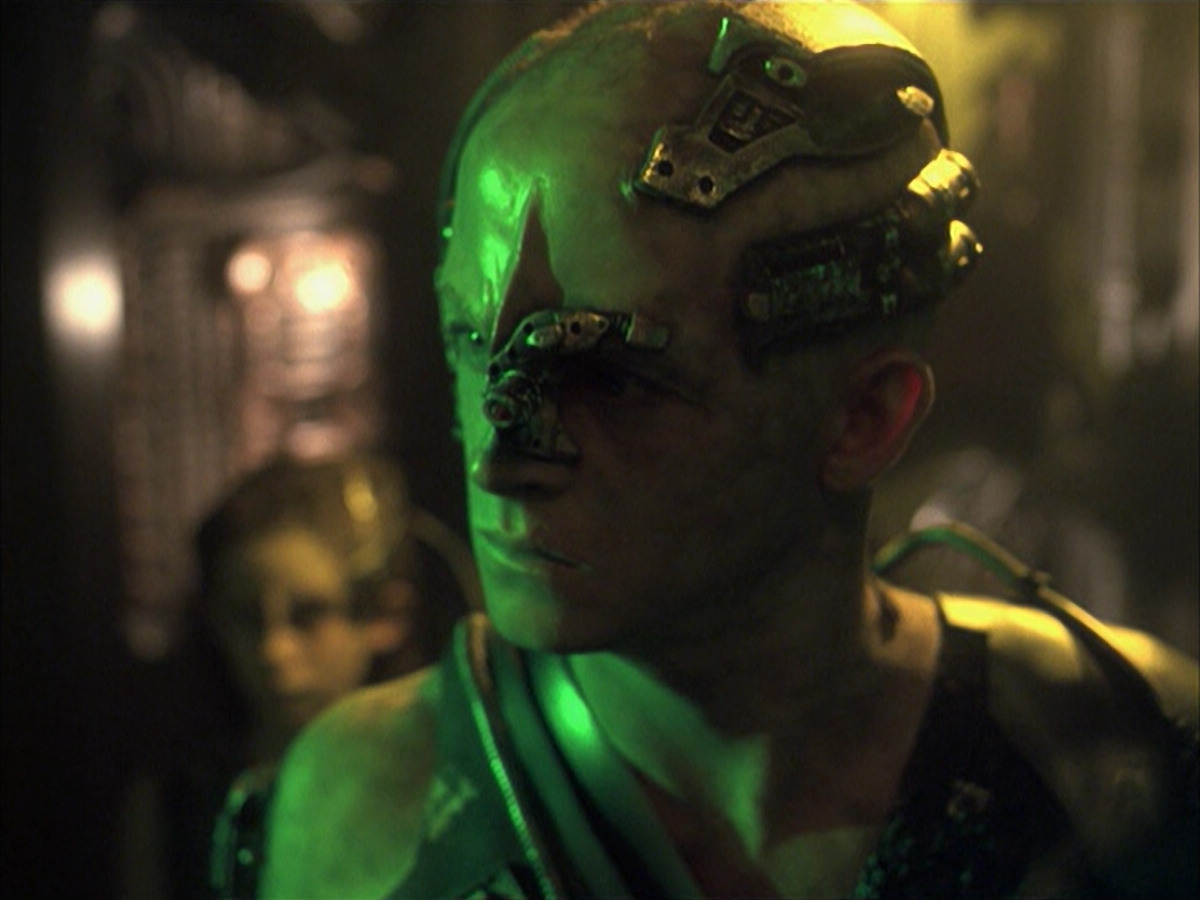 extant_StarTrek_VOY_6x16-Collective_01296.jpg