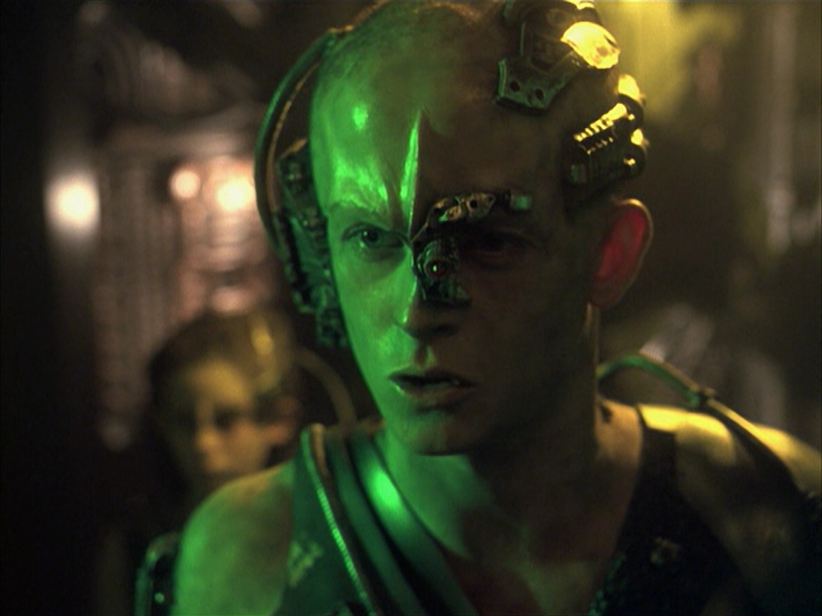 extant_StarTrek_VOY_6x16-Collective_01299.jpg