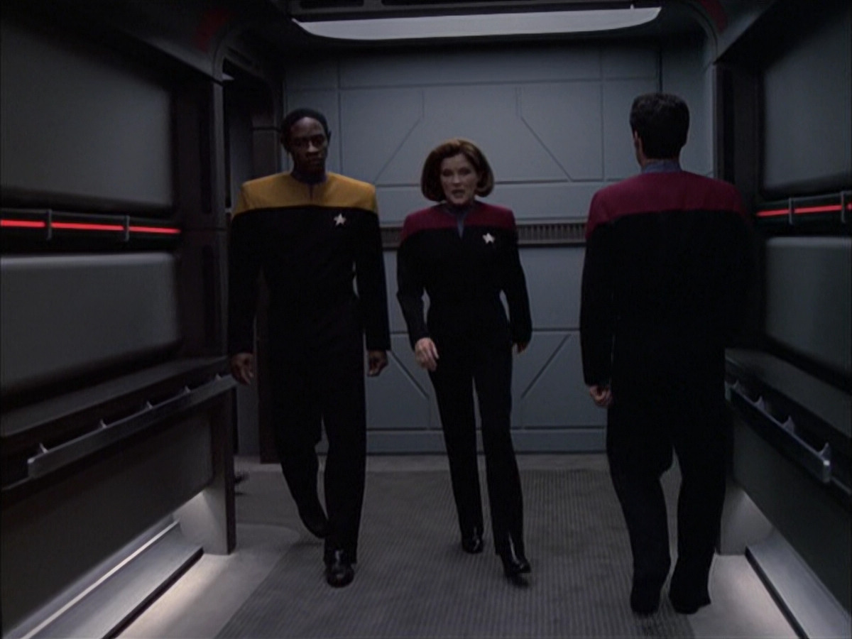 extant_StarTrek_VOY_6x16-Collective_01330.jpg