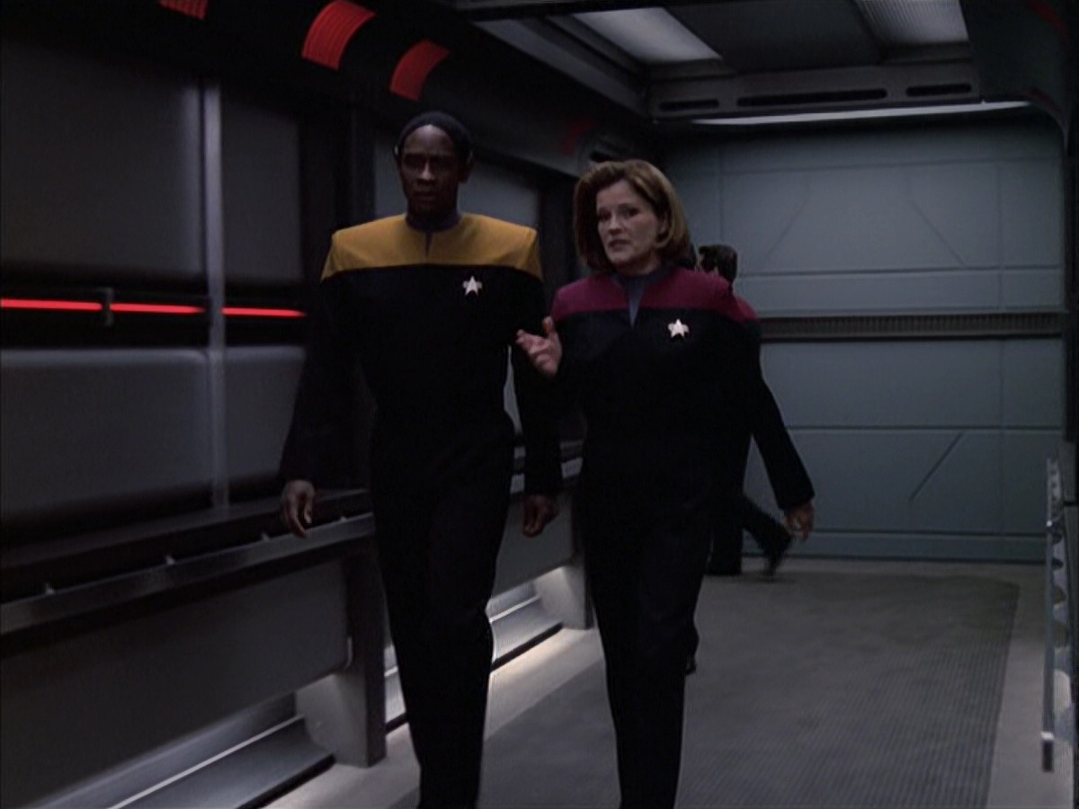 extant_StarTrek_VOY_6x16-Collective_01333.jpg