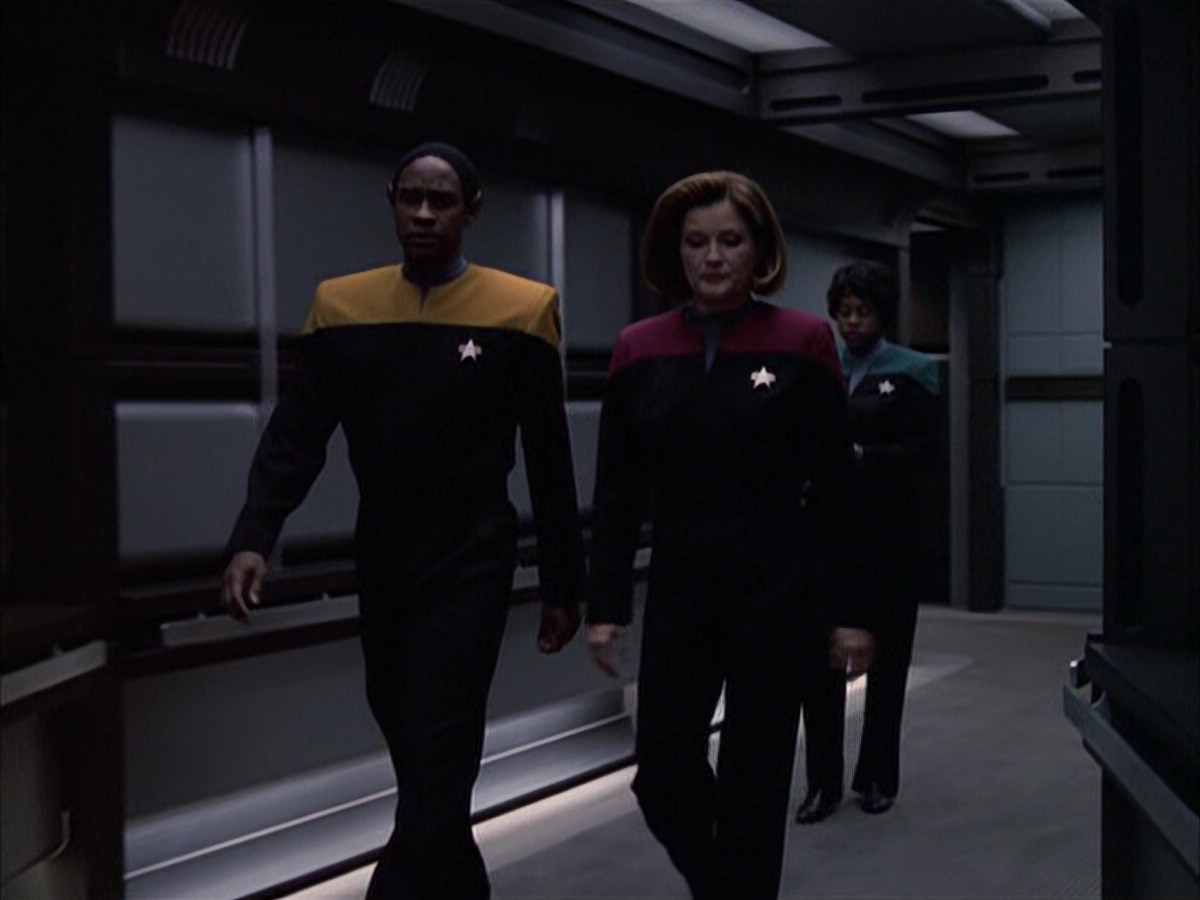 extant_StarTrek_VOY_6x16-Collective_01335.jpg