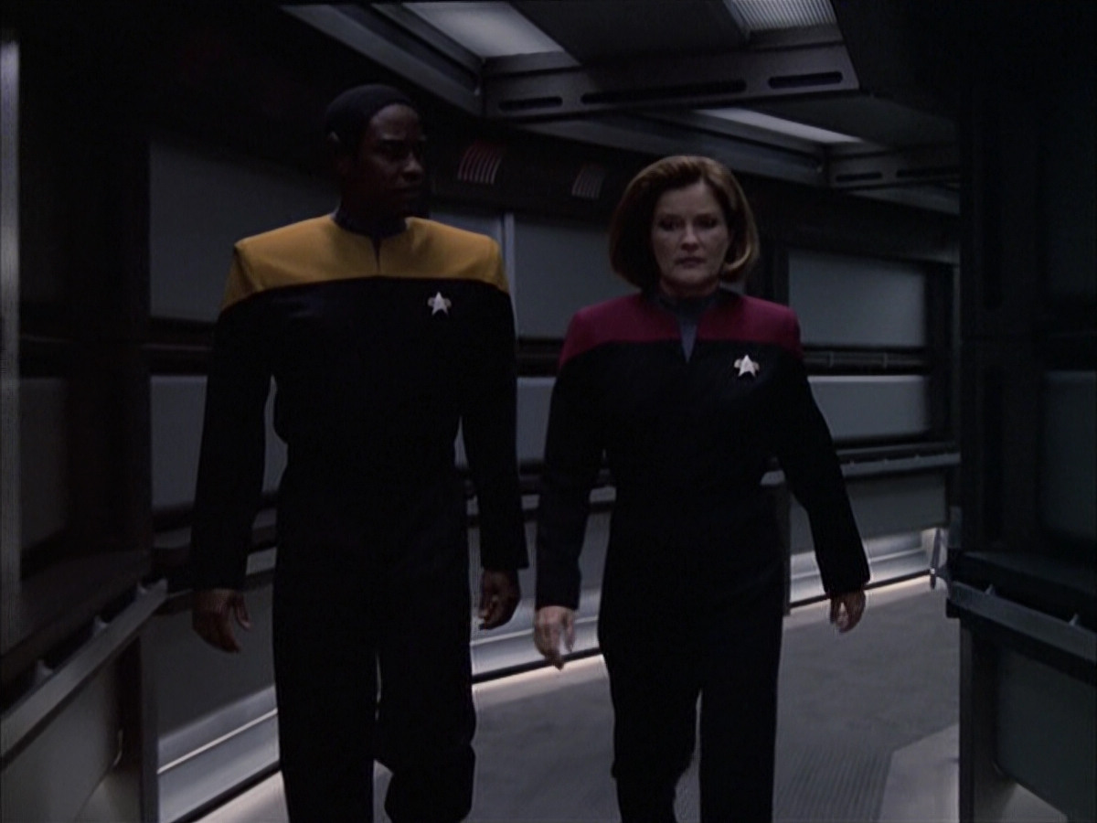 extant_StarTrek_VOY_6x16-Collective_01338.jpg