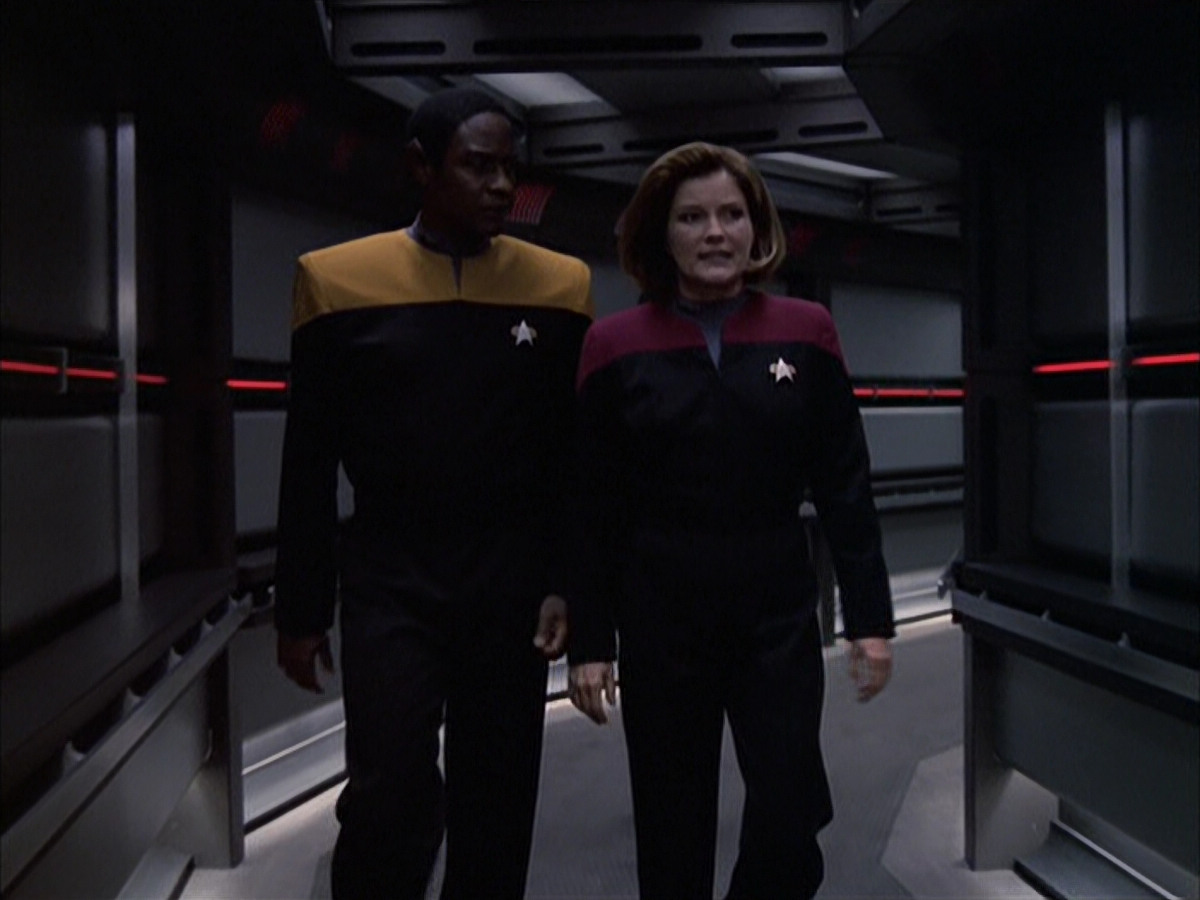 extant_StarTrek_VOY_6x16-Collective_01339.jpg