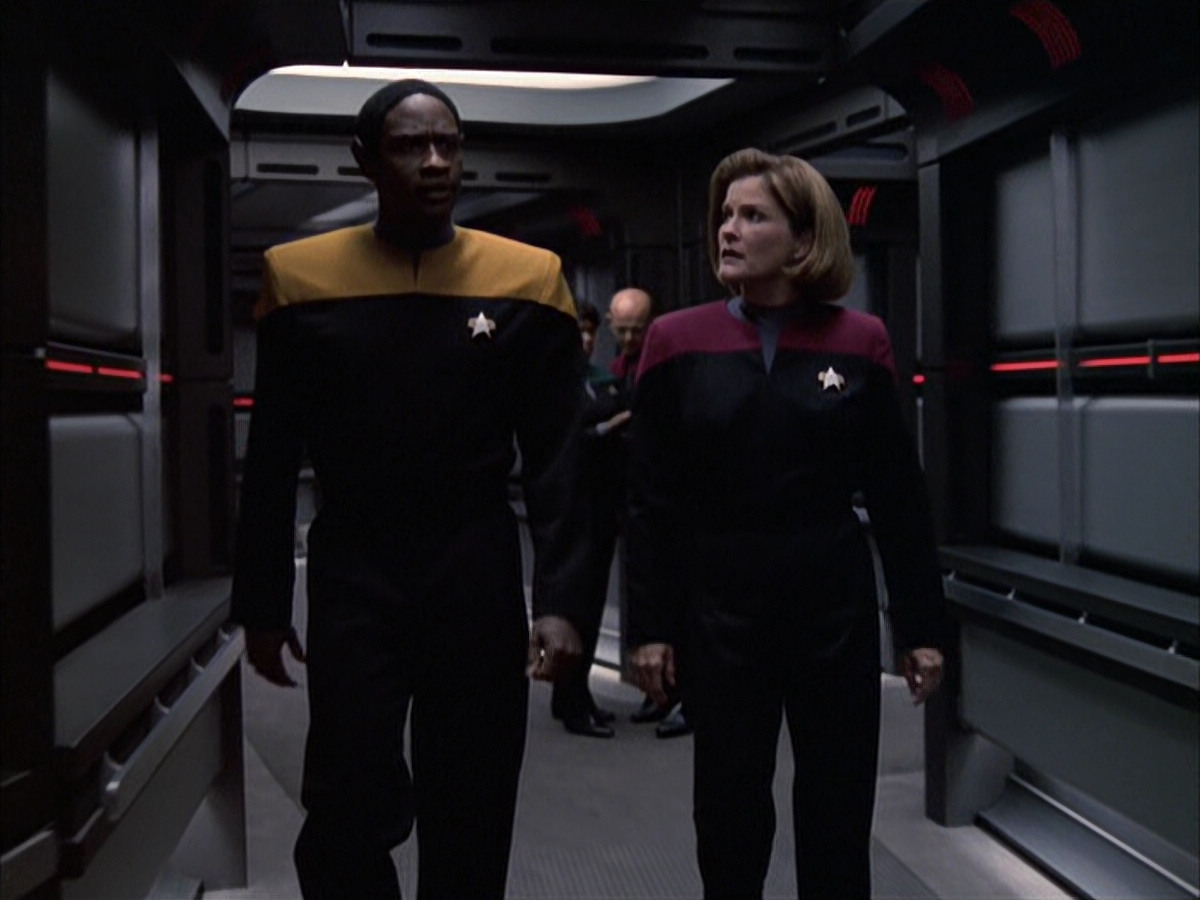 extant_StarTrek_VOY_6x16-Collective_01346.jpg