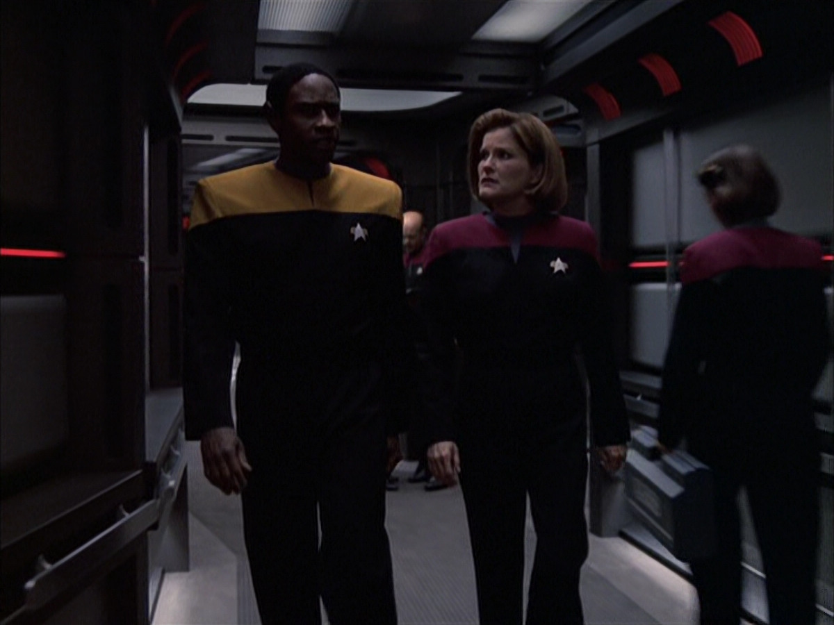 extant_StarTrek_VOY_6x16-Collective_01347.jpg