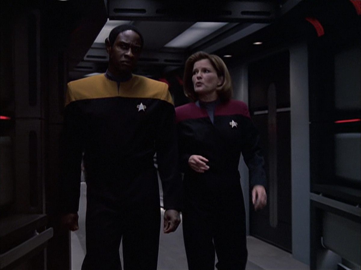 extant_StarTrek_VOY_6x16-Collective_01353.jpg