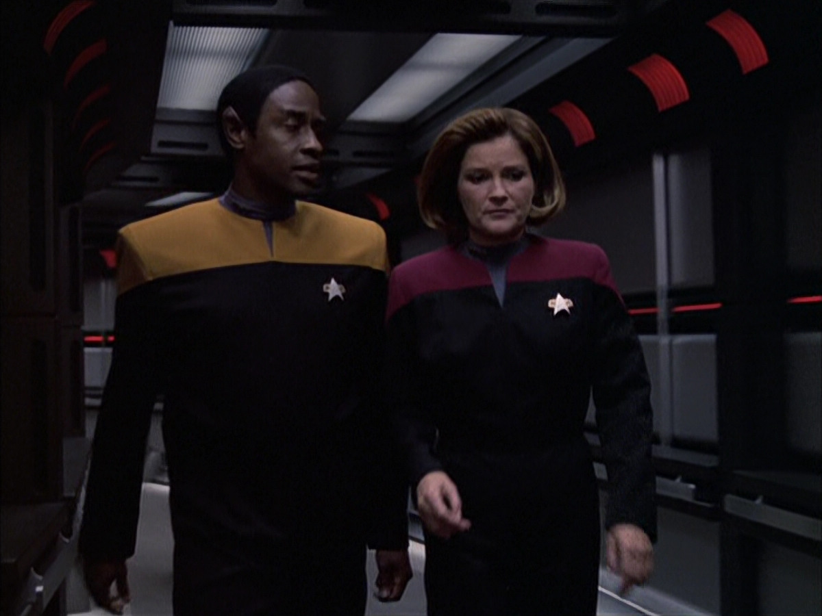 extant_StarTrek_VOY_6x16-Collective_01357.jpg
