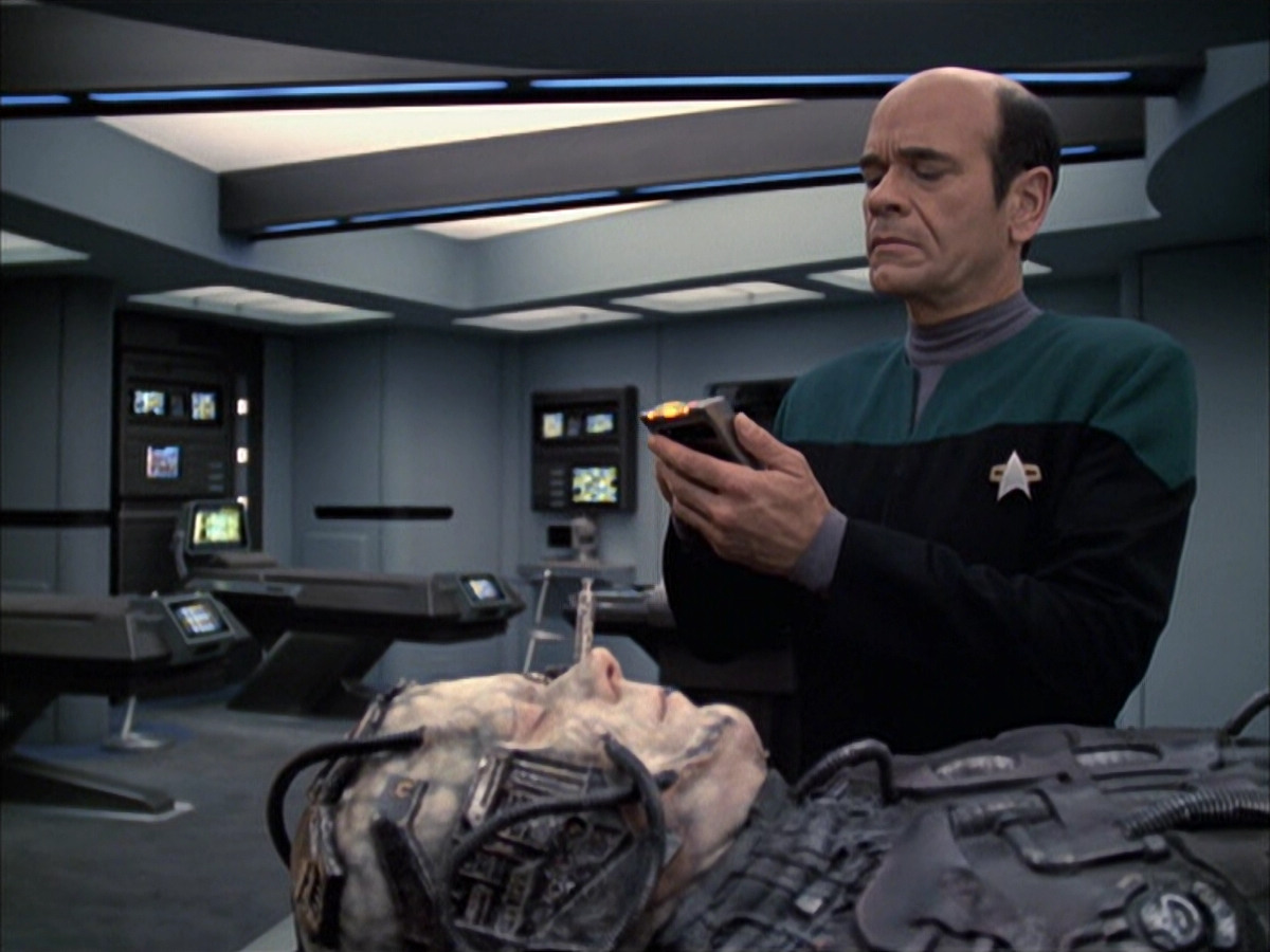 extant_StarTrek_VOY_6x16-Collective_01359.jpg