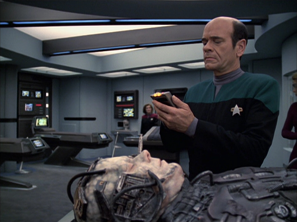 extant_StarTrek_VOY_6x16-Collective_01360.jpg